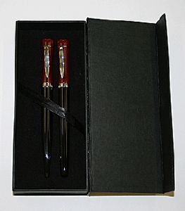 Vörös/fekete/króm golyóstoll és töltőtoll dobozban KG-9002B/F + BX-201