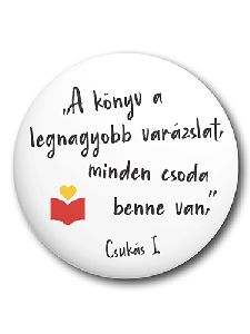 Happily kitűző - fehér, idézet